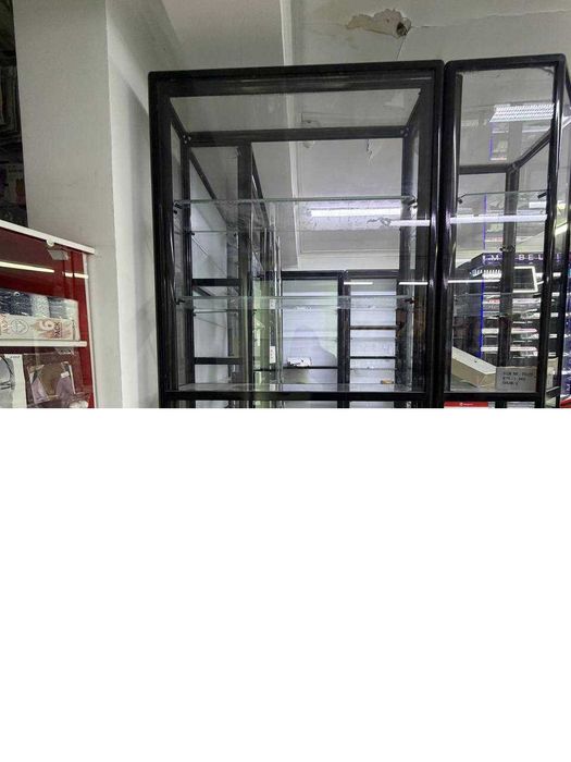 Стеклянные витрины, торговое оборудование.