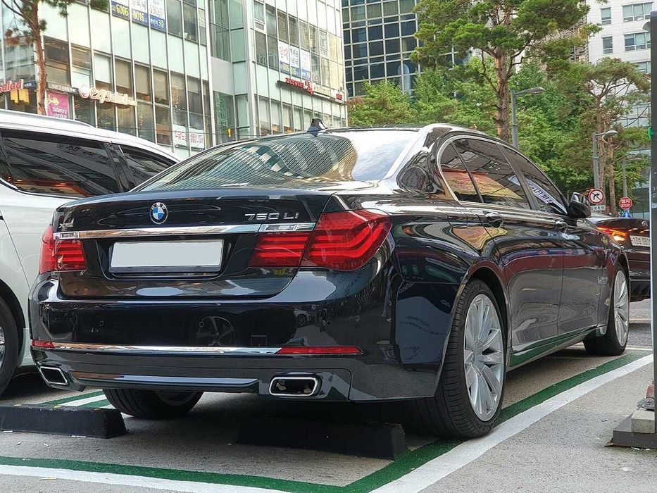 bmw 7seria 2014restayling oldi orqa fara restayling
