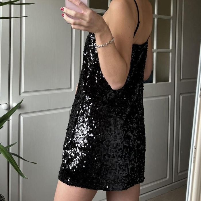 H&M черна рокля с пайети