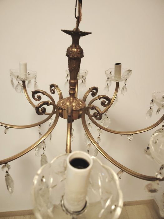 Candelabru antic în stil Victorian cu 8 brate din alama masiva și elemente din cristal,piesa cu o lucrătură de o foarte mare finețe