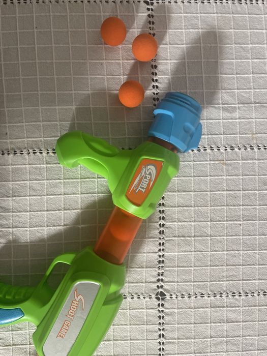Pistol cu biluțe moi și fine