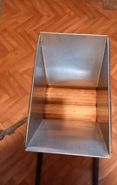 Гроздомелачка ръчна