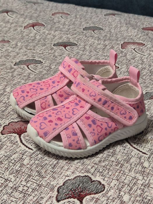Продам детские сандали