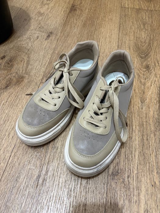 Кроссовки продам