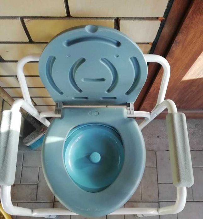 Инвалидное кресло - туалет