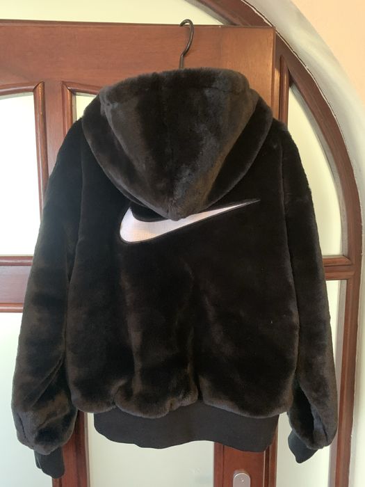 Geaca femei Nike originala din blana artificiala marimea L