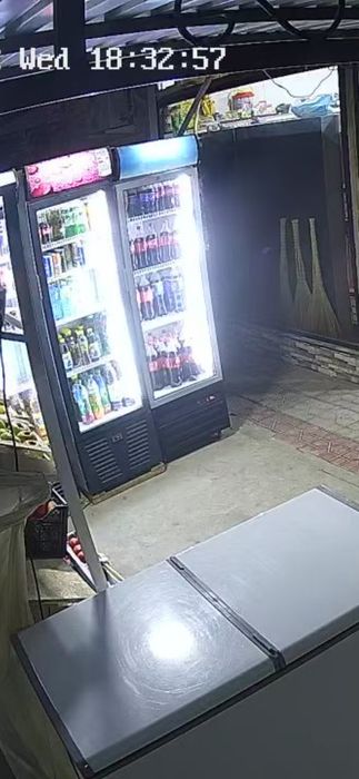 Витрина холодиьниклар сотилади