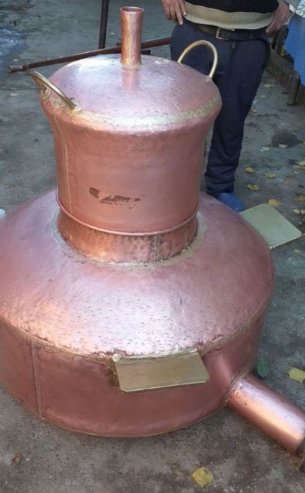 Vand un cazan de tuica din cupru alimentar are 220l cu fundu de 3mm pe