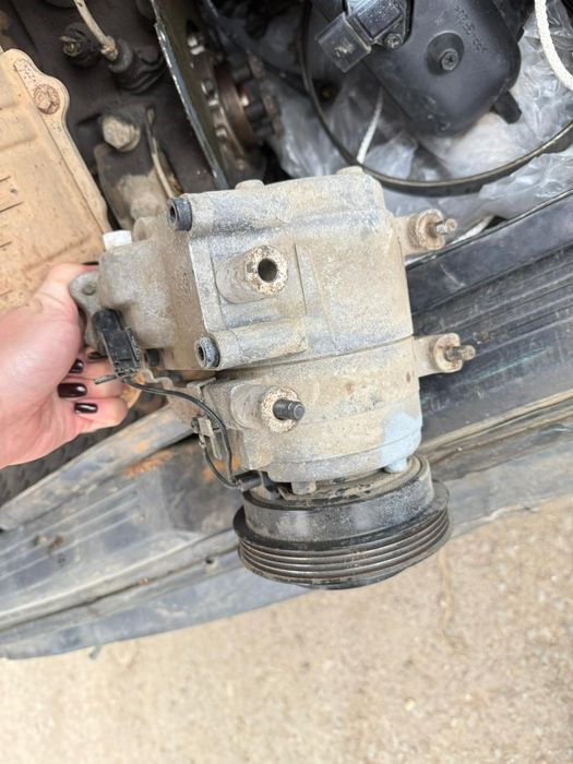 Продам компрессор кондера на хендай