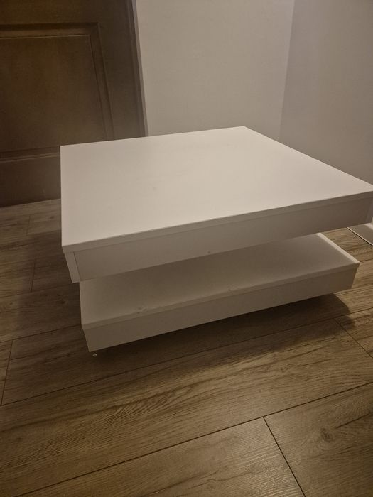 Masuta alba rotativa