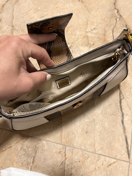 Дамска чанта GUESS