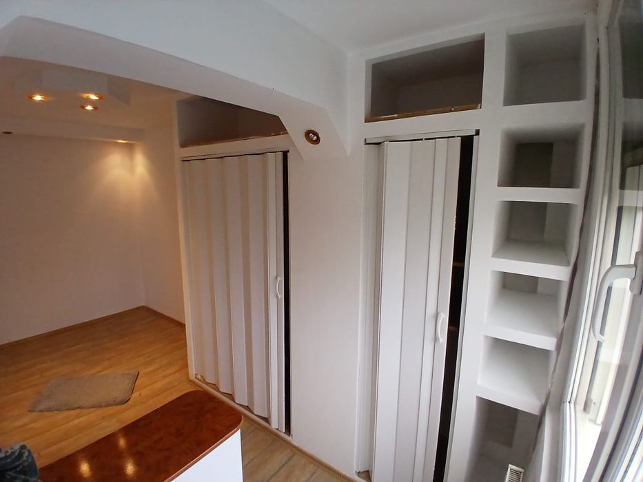 Inchiriez apartament 3 camere zona Milcov.