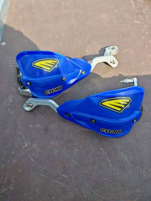 Handguarduri Cycra Pro Bend enduro cu 2 set de plastice