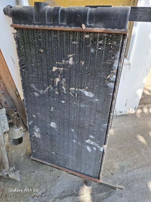 Продавам резервни части Опел Астра