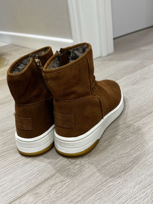 Продам зимние ботинки