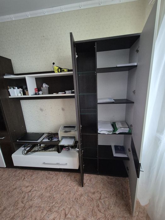 Продам стол, стенку (горку) для гостинной