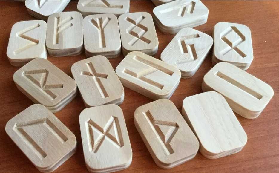 Набор из 24 Скандинавских Рун. Береза.