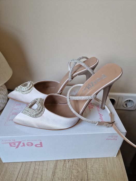 Дамски обувки токчета