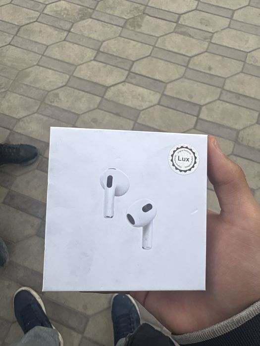 Air pods lux versia