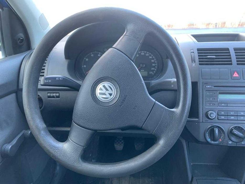 dezmembrez vw polo 9n /usa fata polo 9n/ hayon polo 9n/oglinda polo 9n