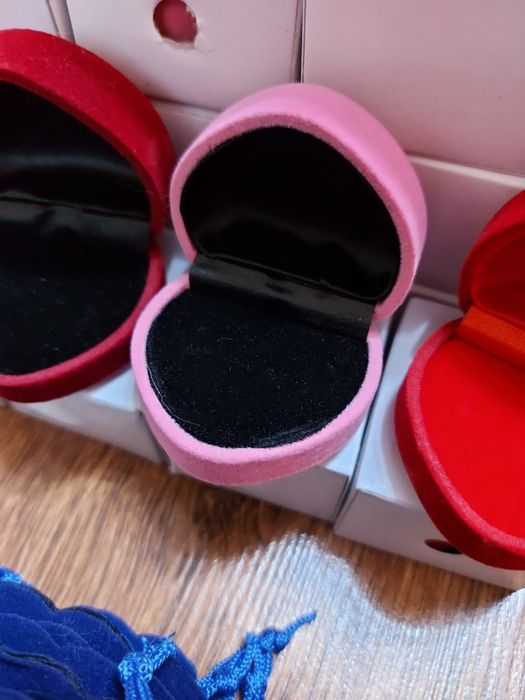 Коробки для украшений подарочные