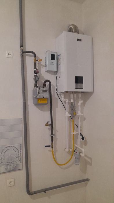 Yangi qurilgan uydan ijaraga xonadon bor. Qarshi shahri markazida.