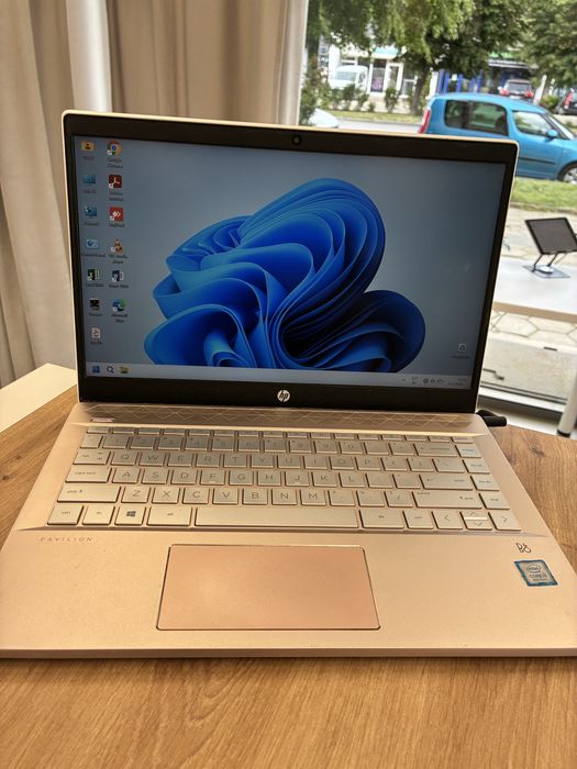 HP Pavilion 14 със зарядно