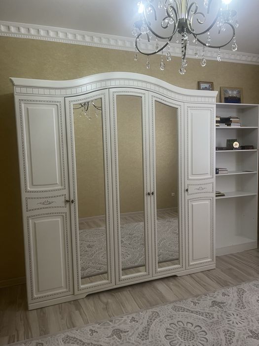 Продается спальный гарнитур