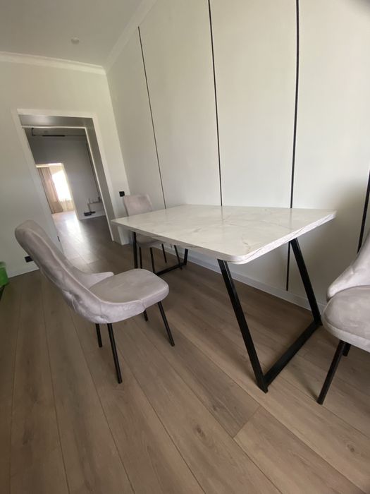 Продам обеденный стол 150х90см+6 стульев