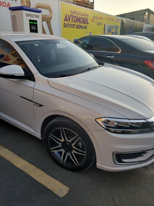 Volkswagen E Lavida 2021 год