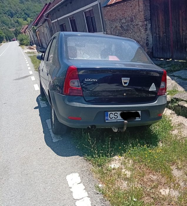 Vând urgent Dacia Logan 1'4 benzina 2011