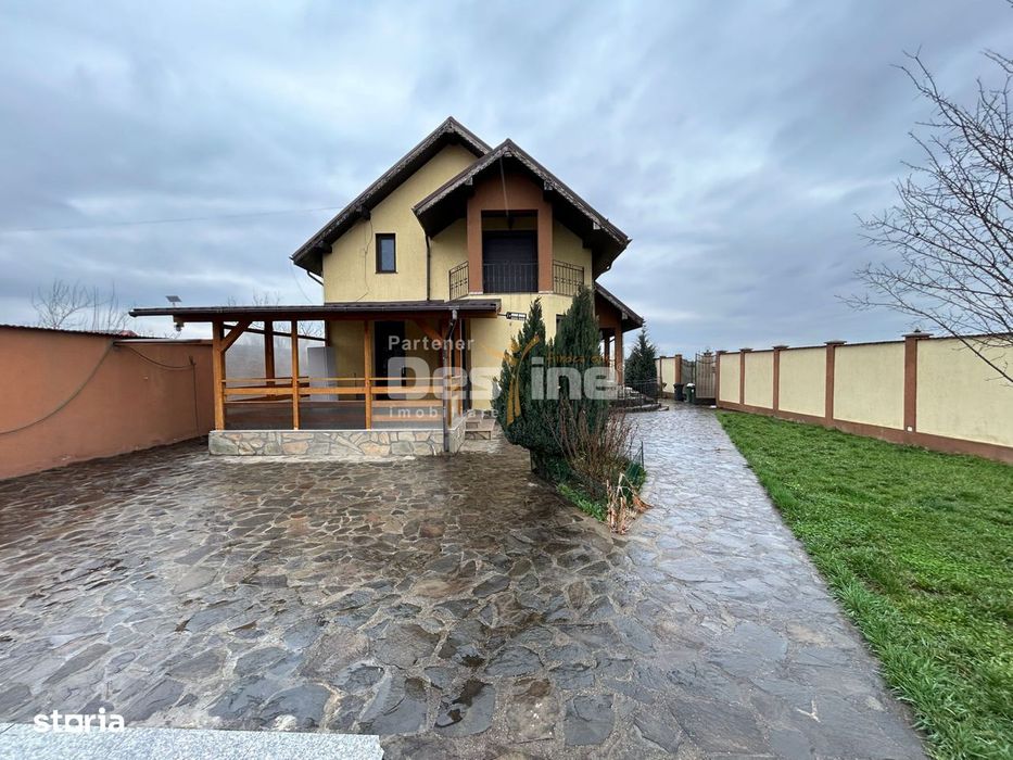 Casa cu piscina Fermelor 840mp teren  285.000€