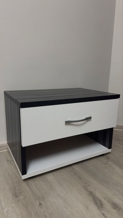 черно бяло нощно шкафче