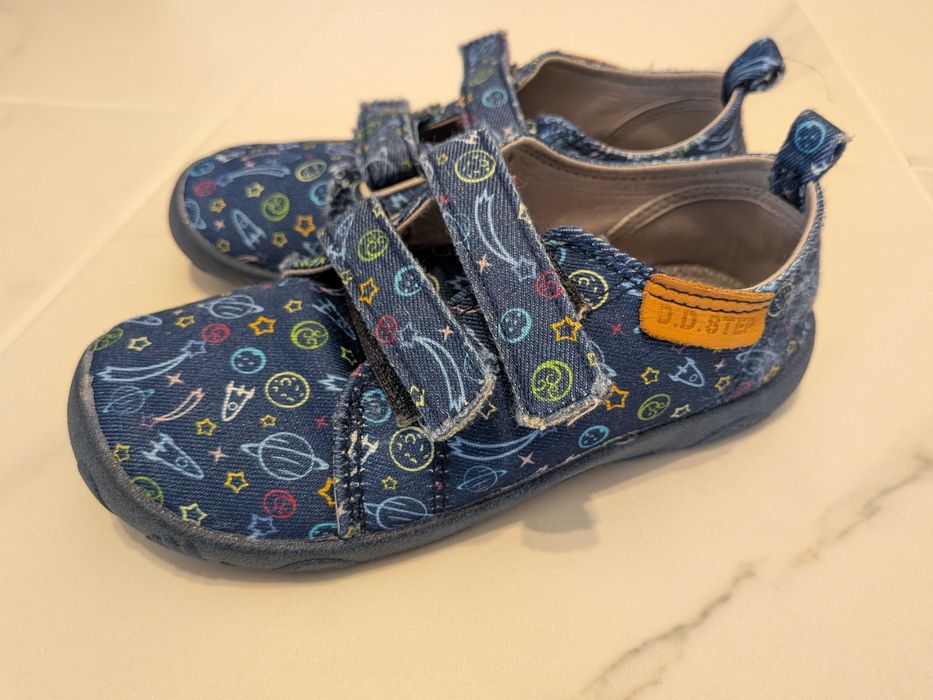 Подарявам 10 чифта запазени детски обувки размер 29 - 30 - София