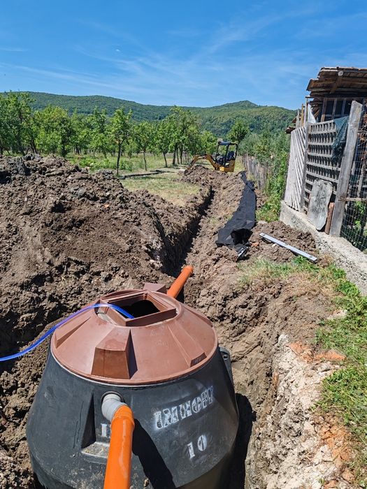 Domolari excavari miniexcavator 2 tone cu picon în tot jud arges