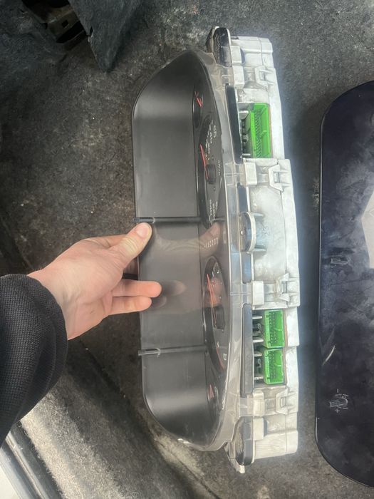 Щиток оптитрон панель приборов Субару б4