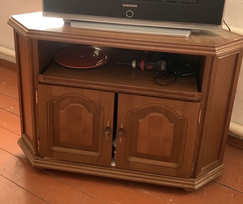 Деревянная тумба под ТВ