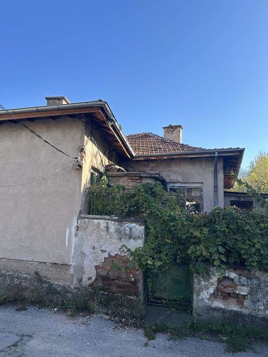 Продава се Къща в с. Доброславци, Област София-град - 700 кв.м за 117 €/кв.м - Снимка #3