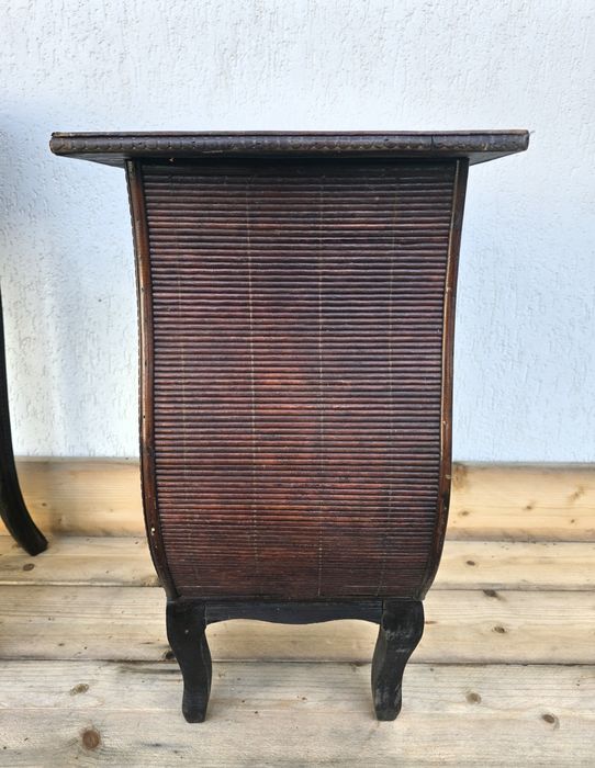 Vând set mobilier noptiere/comode instil oriental și 1 stand octogonal