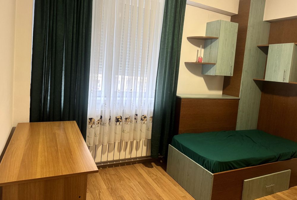 Apartament cu 3 dormitoare de închiriat-120mp.