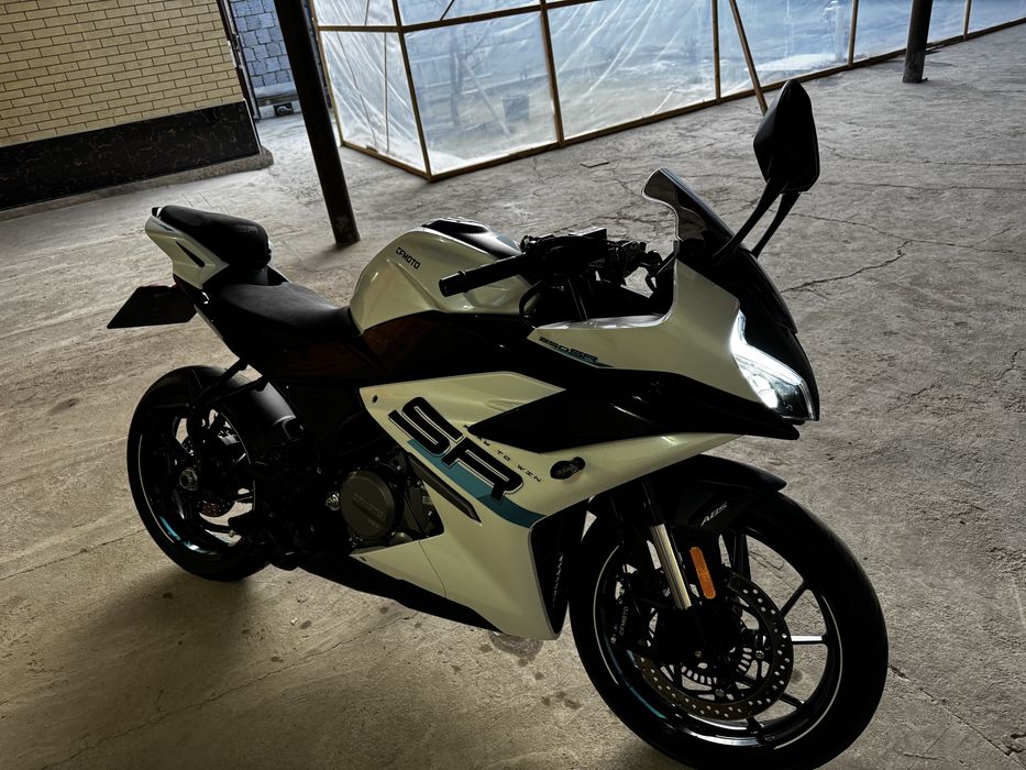 Продам CF Moto 2025 года пробег 2200 км