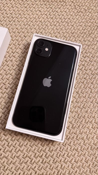 Продаётся Apple iPhone 11 на 128 ГБ в чёрном цвете.
