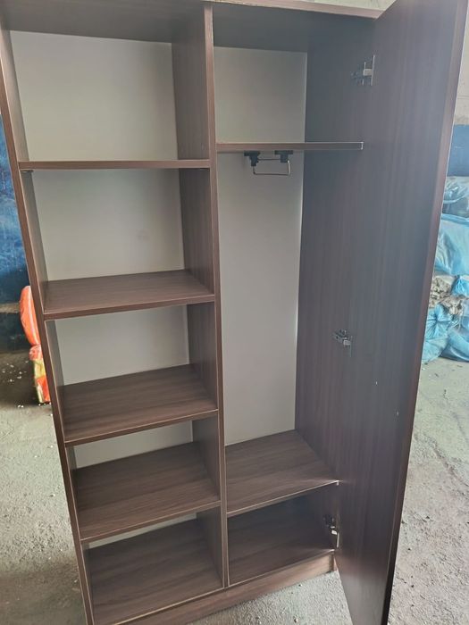 Шкафы 1шт столы  2шт