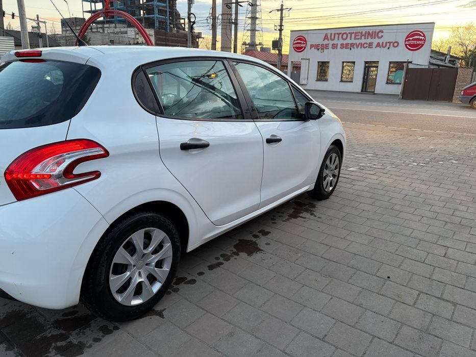 Peugeot 208 euro 5  2014