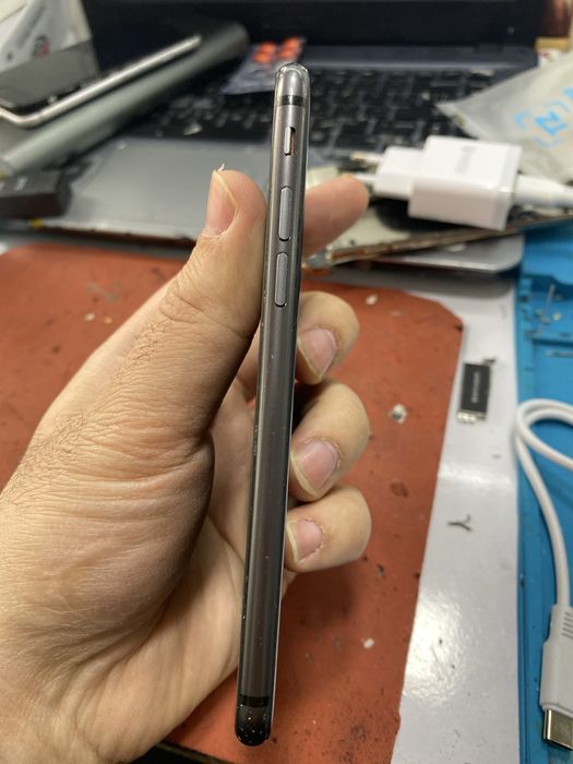 Iphone SE 64 gb sotiladi