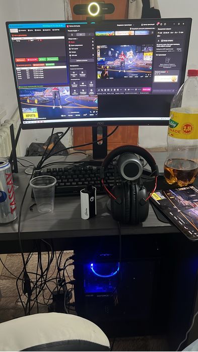 Компьтер стол кресло камера микрофон