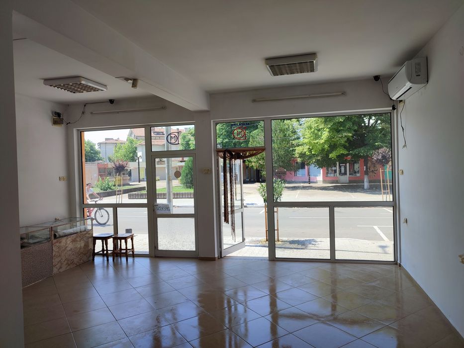 Дава се под наем Магазин в Нова Загора - 56 кв.м за 336.6 € - Снимка #6