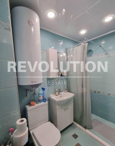 Тристаен апартамент  в гр.Варна, Завод Дружба!