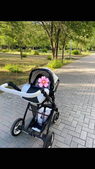 Продам коляску 3 в1