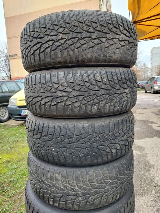 Продавам 4 зимни гуми 205/55/16 Nokian